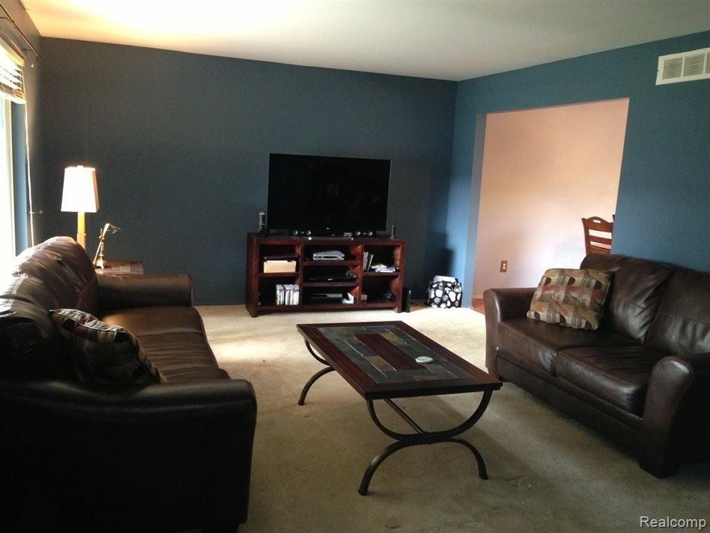 Living Room 1.jpg
