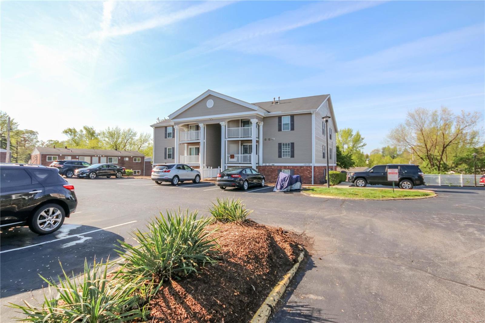 12122 Natural Bridge Road, Unit F Bridgeton, MO 63044 - Photo 4 of 29 Gallery Image 4