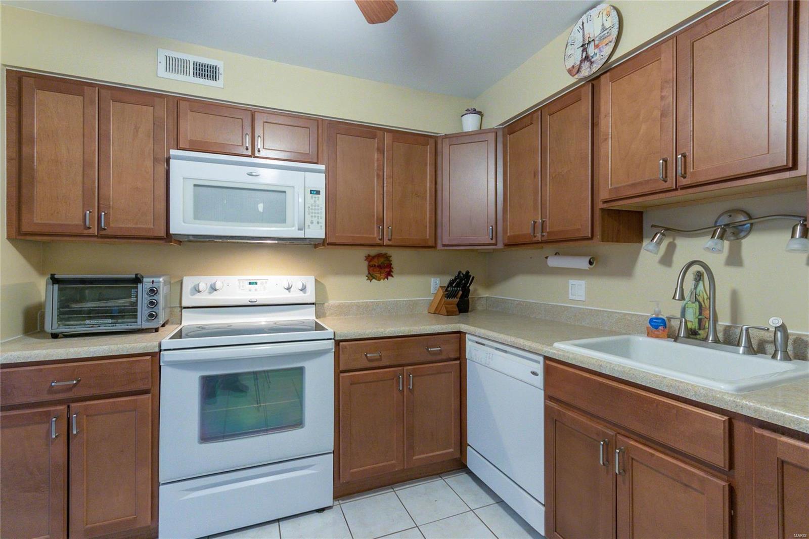 12122 Natural Bridge Road, Unit F Bridgeton, MO 63044 - Photo 8 of 29 Gallery Image 8