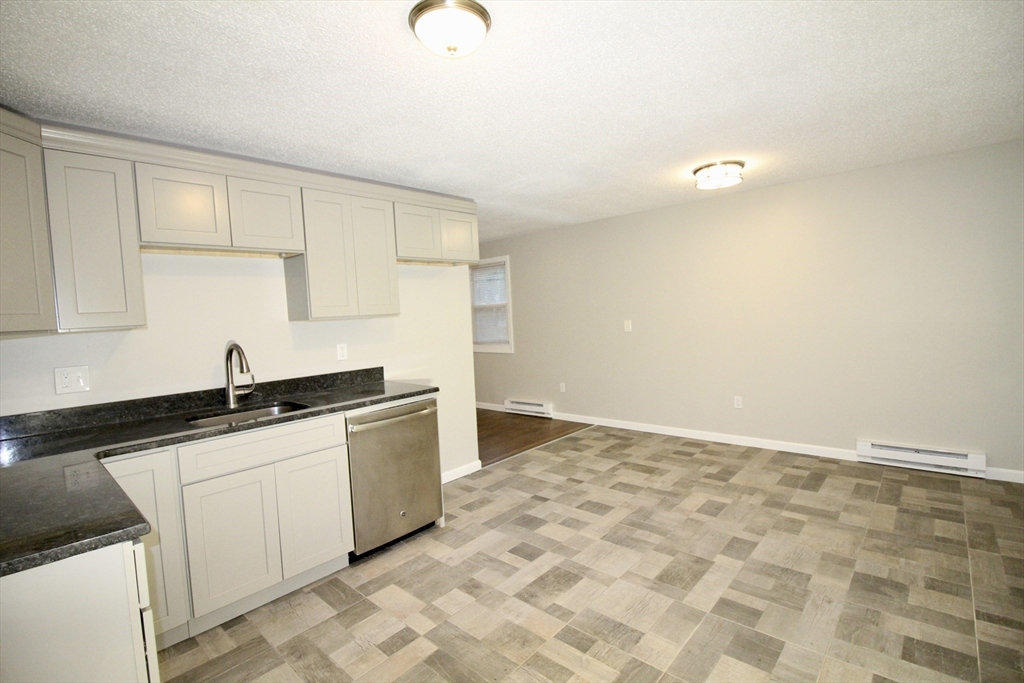 88 Lloyd Avenue Springfield, MA 01119 - Photo 2 of 14 Gallery Image 2