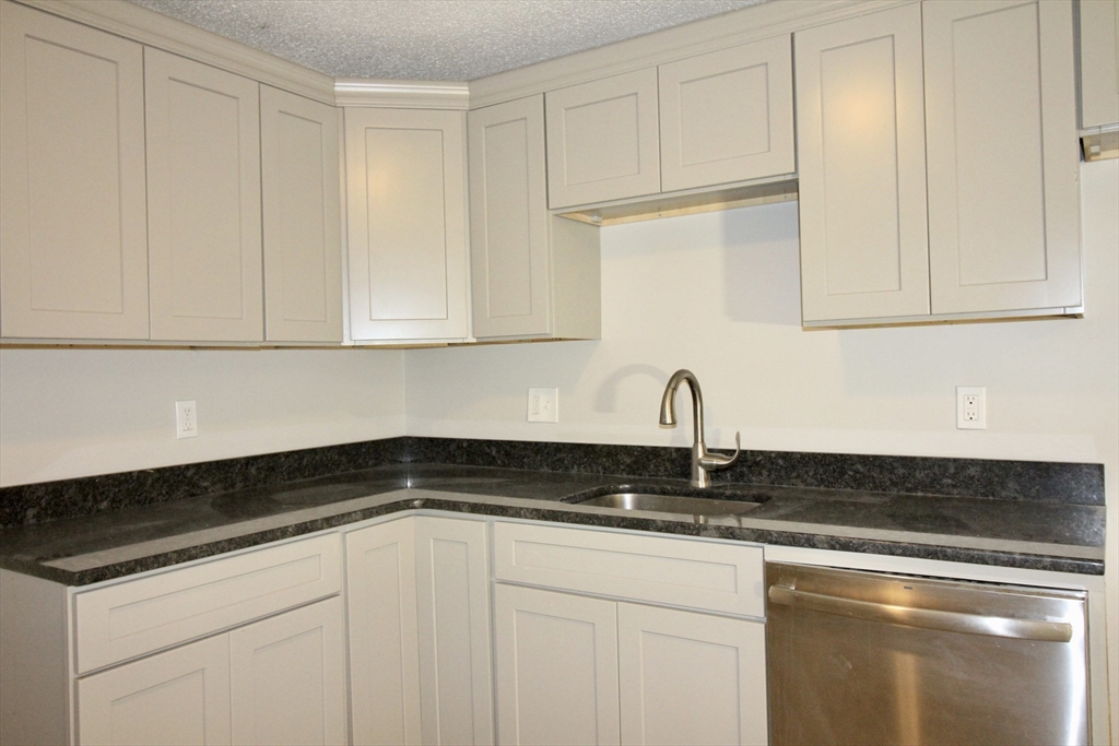 88 Lloyd Avenue Springfield, MA 01119 - Photo 3 of 14 Gallery Image 3
