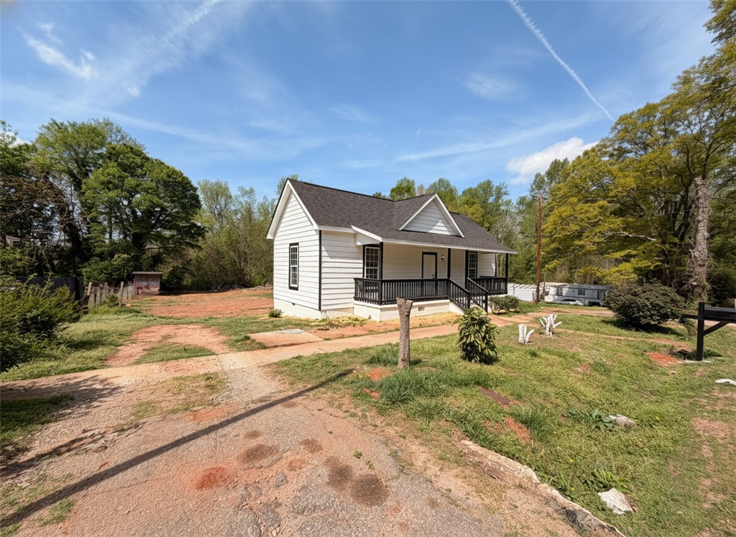 115 Hunter Street Anderson, SC 29625 - Photo 20 of 21 This inviting home offers a welcoming front porch and mature trees, perfect for outdoor enjoyment.