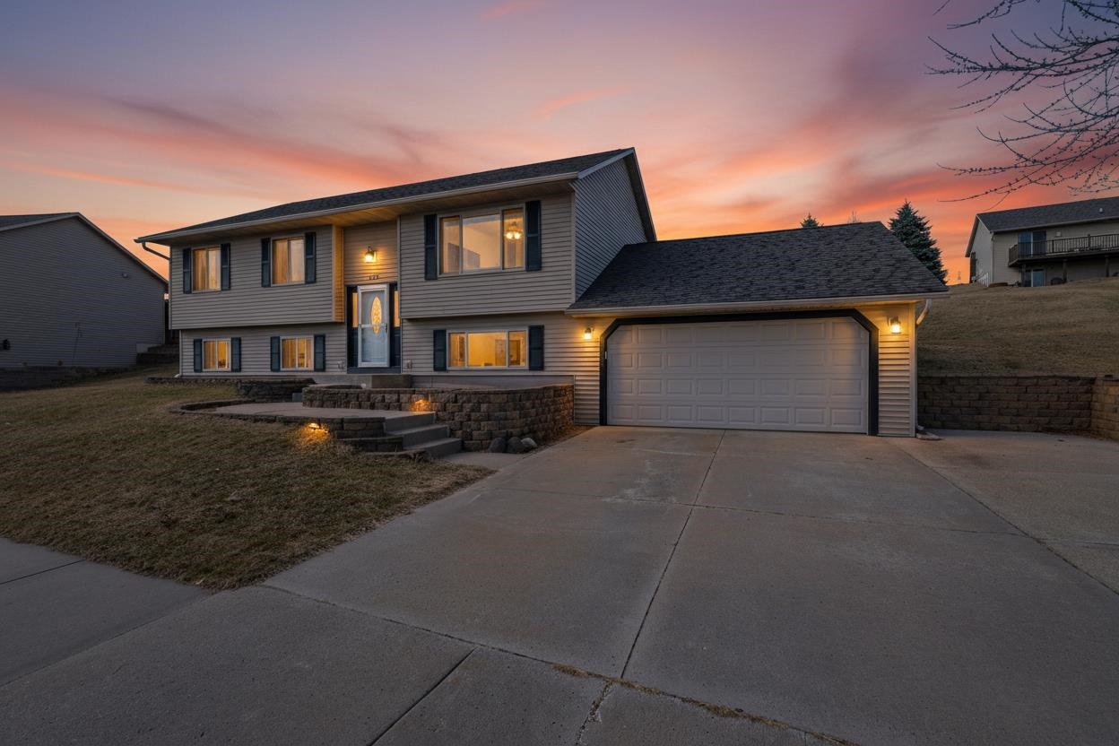 120 Thomas Reedsburg, WI 53959 - Photo 4 of 72