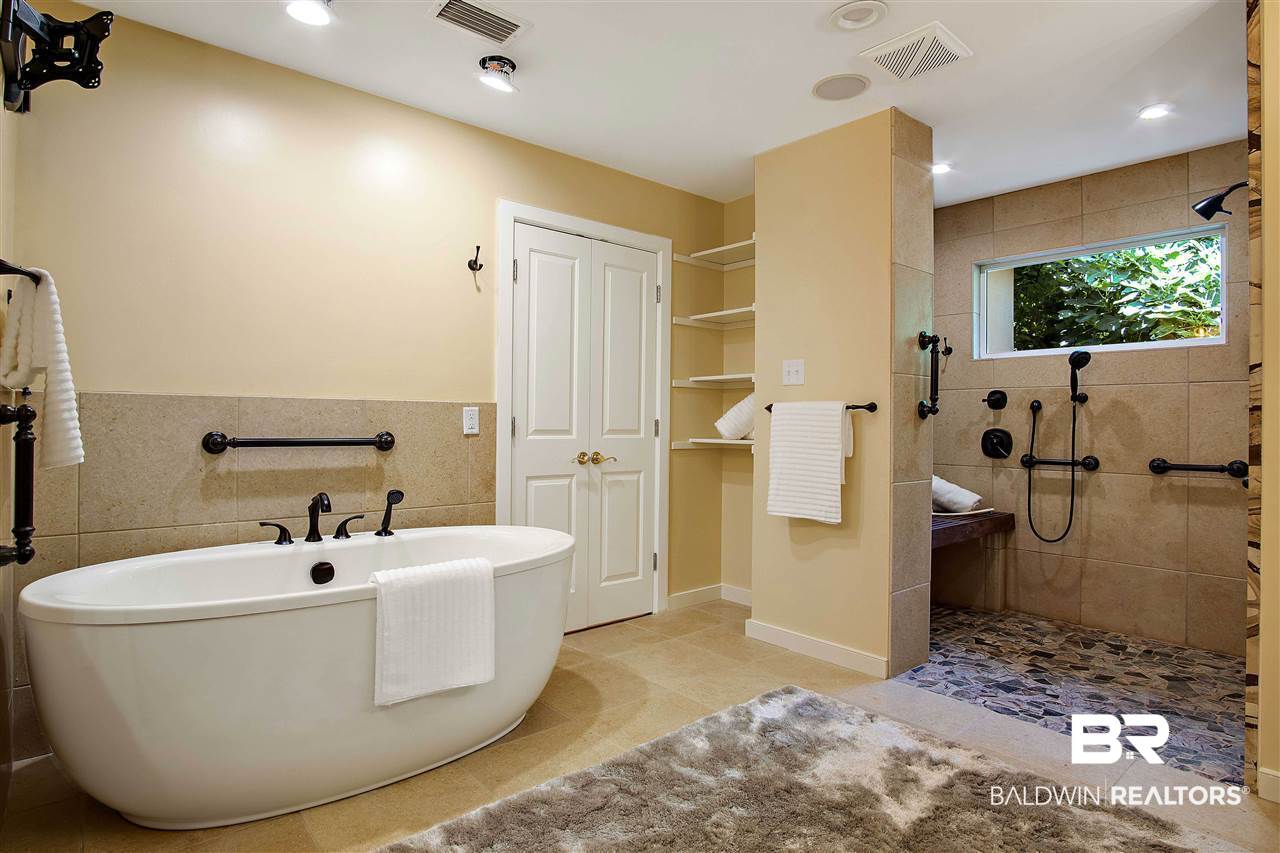 3136 Cumberland Road Theodore, AL 36582 - Photo 32 of 50 Soaker tub & separate walk-in shower.