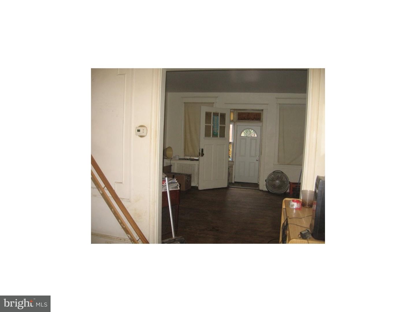 2713 Reed Street Philadelphia, PA 19146 - Photo 4 of 14 Living Room