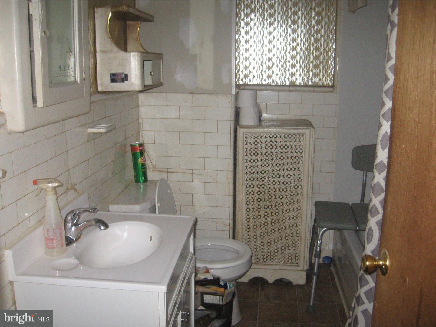 2713 Reed Street Philadelphia, PA 19146 - Photo 10 of 14 Bathroom