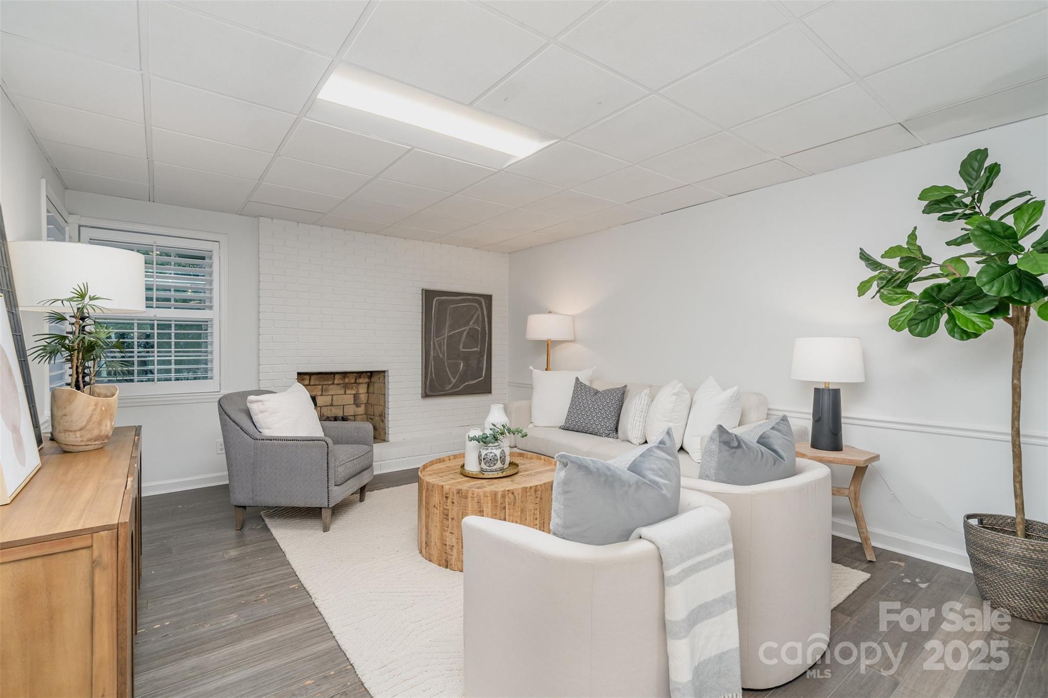 5411 Doncaster Drive Charlotte, NC 28211 - Photo 27 of 40 a living room with furniture a potted plant and a table