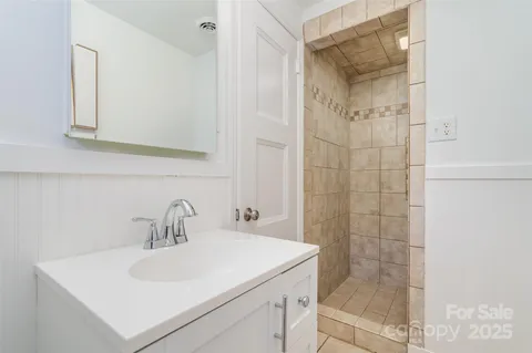 $950,000 | 5411 Doncaster Drive, Charlotte, NC 28211