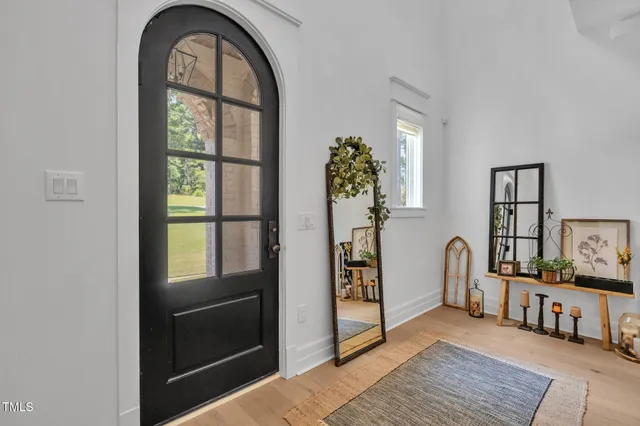 a view of entryway with furniture