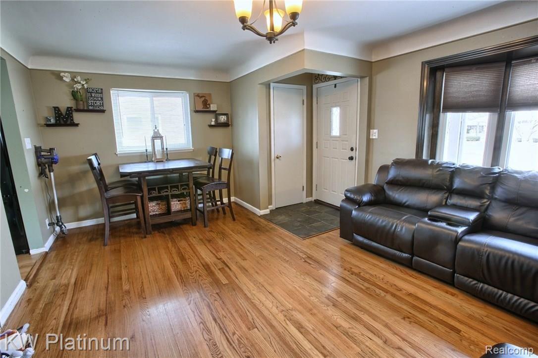 1649 Hampton Road Mount Clemens, MI 48043 - Photo 9 of 22 Great_Room_3rd_View.jpg