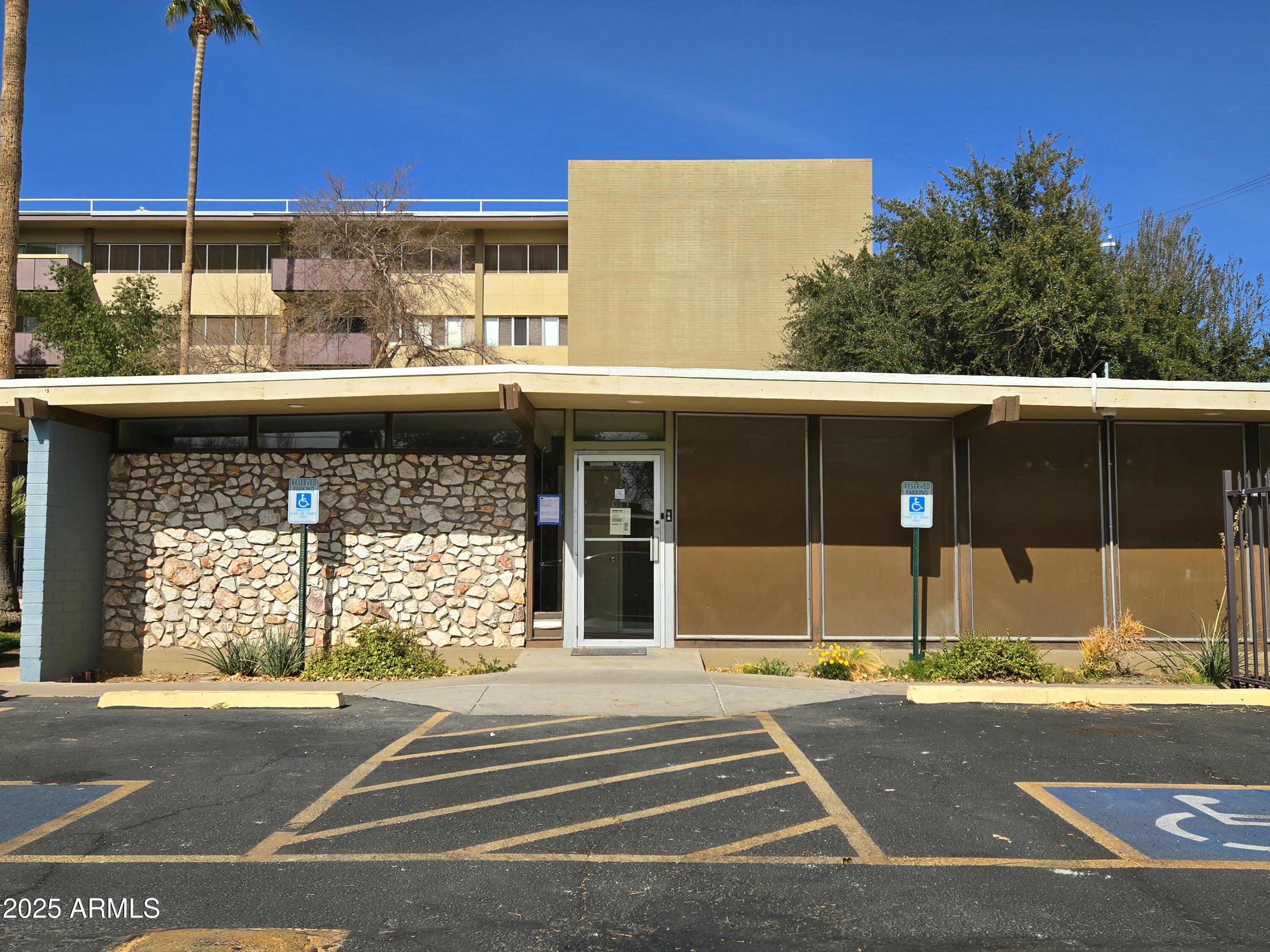 349 East Thomas Road, Unit E402 Phoenix, AZ 85012 - Photo 25 of 26 Office