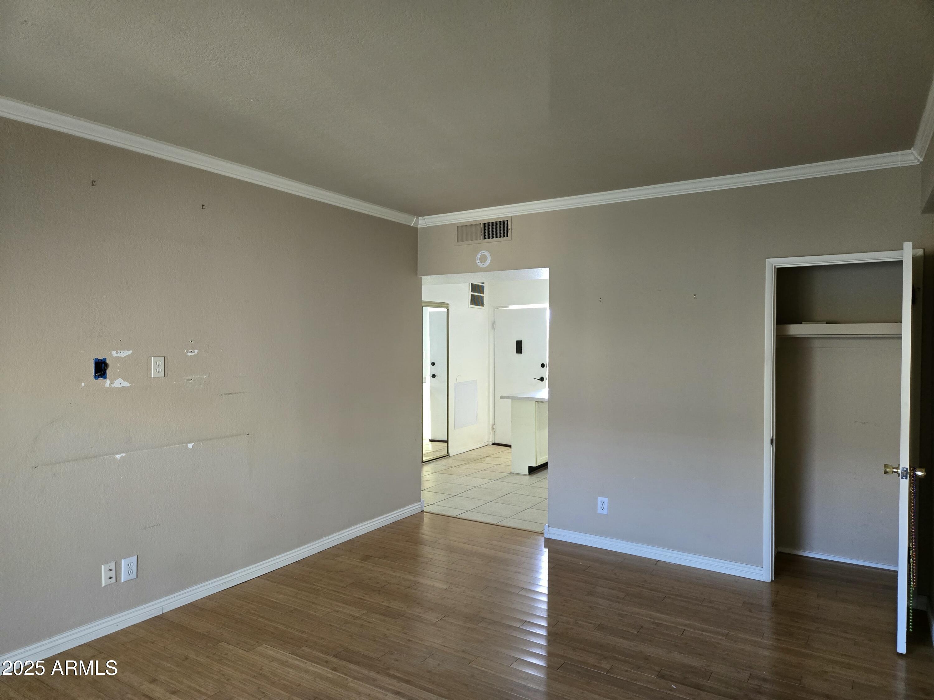 349 East Thomas Road, Unit E402 Phoenix, AZ 85012 - Photo 2 of 26 20250210_132134