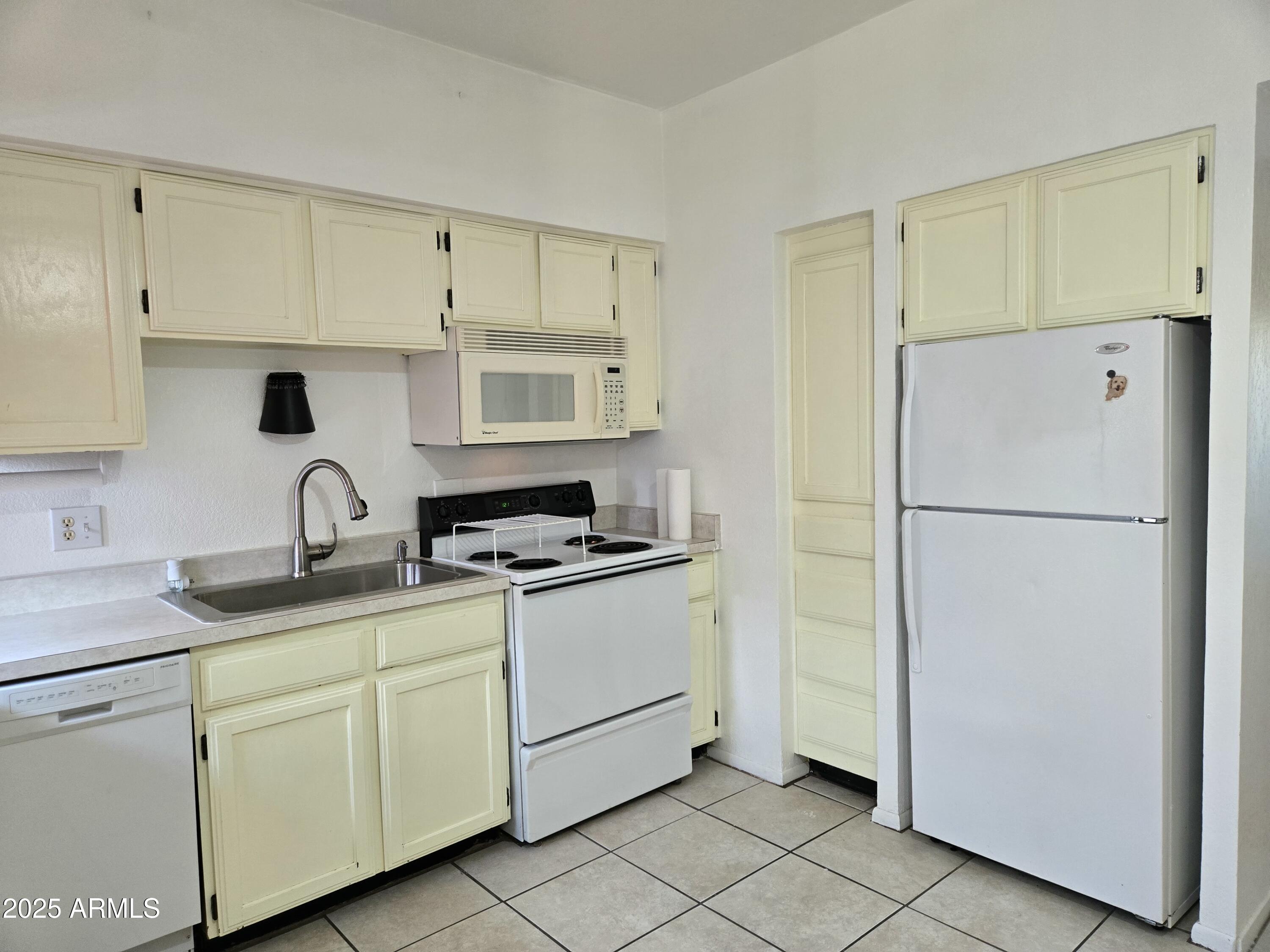 349 East Thomas Road, Unit E402 Phoenix, AZ 85012 - Photo 8 of 26 20250210_132043