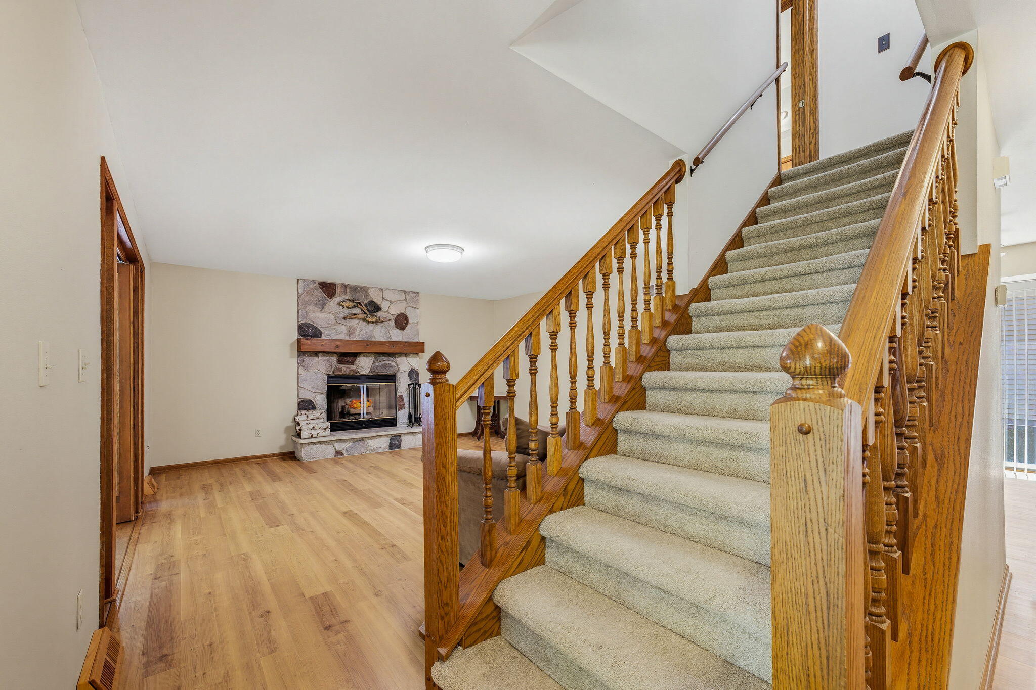 6912 North Tichigan Road Waterford, WI 53185 - Photo 6 of 52 Foyer