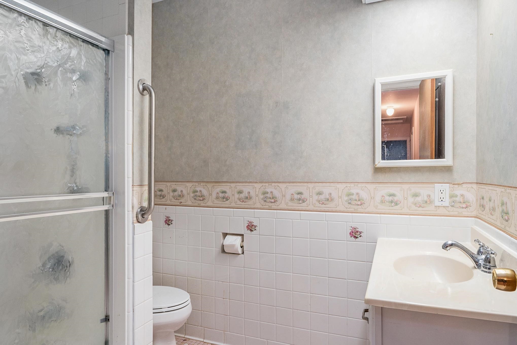 1368 Williamsburg Road Flint, MI 48507 - Photo 14 of 24 50093460-13.JPG