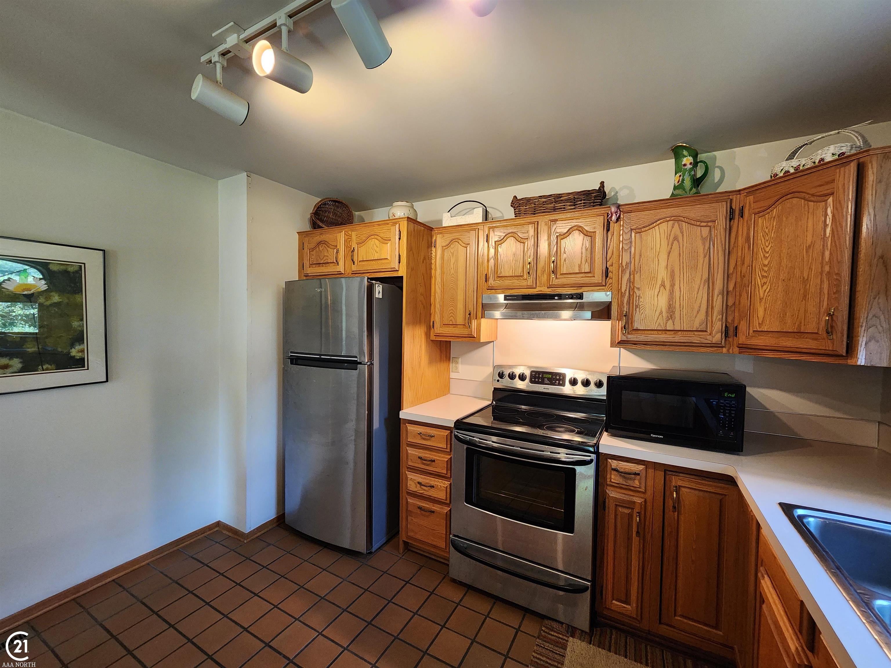 6415 General Squier Road Almont, MI 48003 - Photo 11 of 51