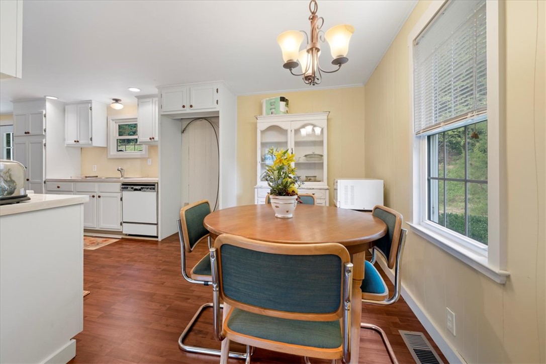 2707 Crowe Creek Road Sunset, SC 29685 - Photo 11 of 38