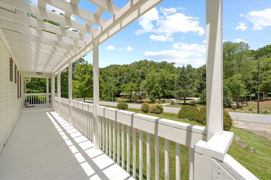 2707 Crowe Creek Road Sunset, SC 29685 - Photo 3 of 38