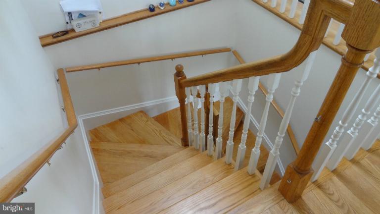 406 Alan A Dale Road Annapolis, MD 21405 - Photo 24 of 30 Stairway