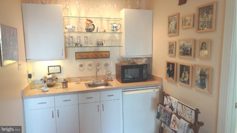 406 Alan A Dale Road Annapolis, MD 21405 - Photo 27 of 30 Wet Bar