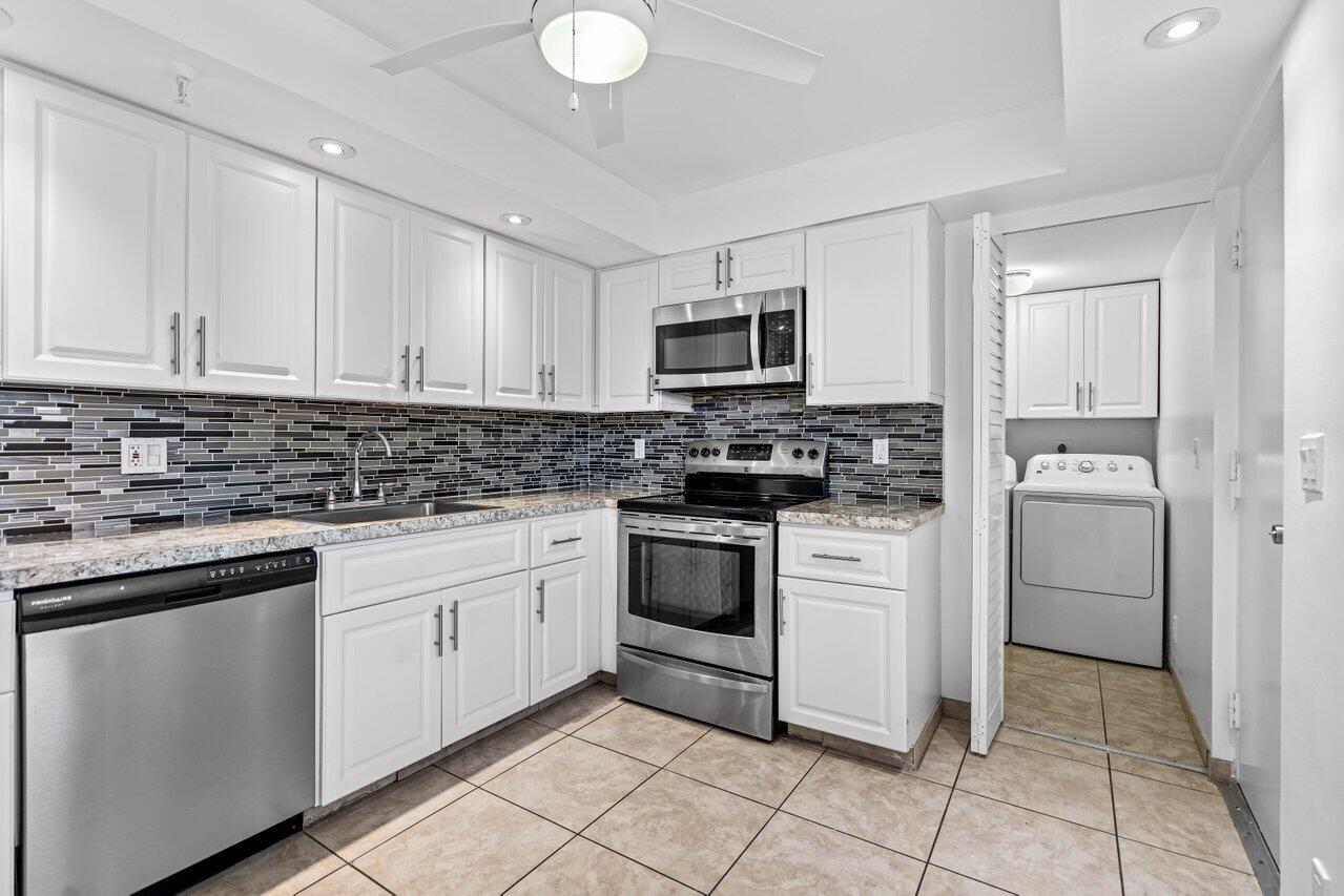 198 Northwest 67th Street, Unit 403 Boca Raton, FL 33487 - Photo 13 of 32 Kitchen