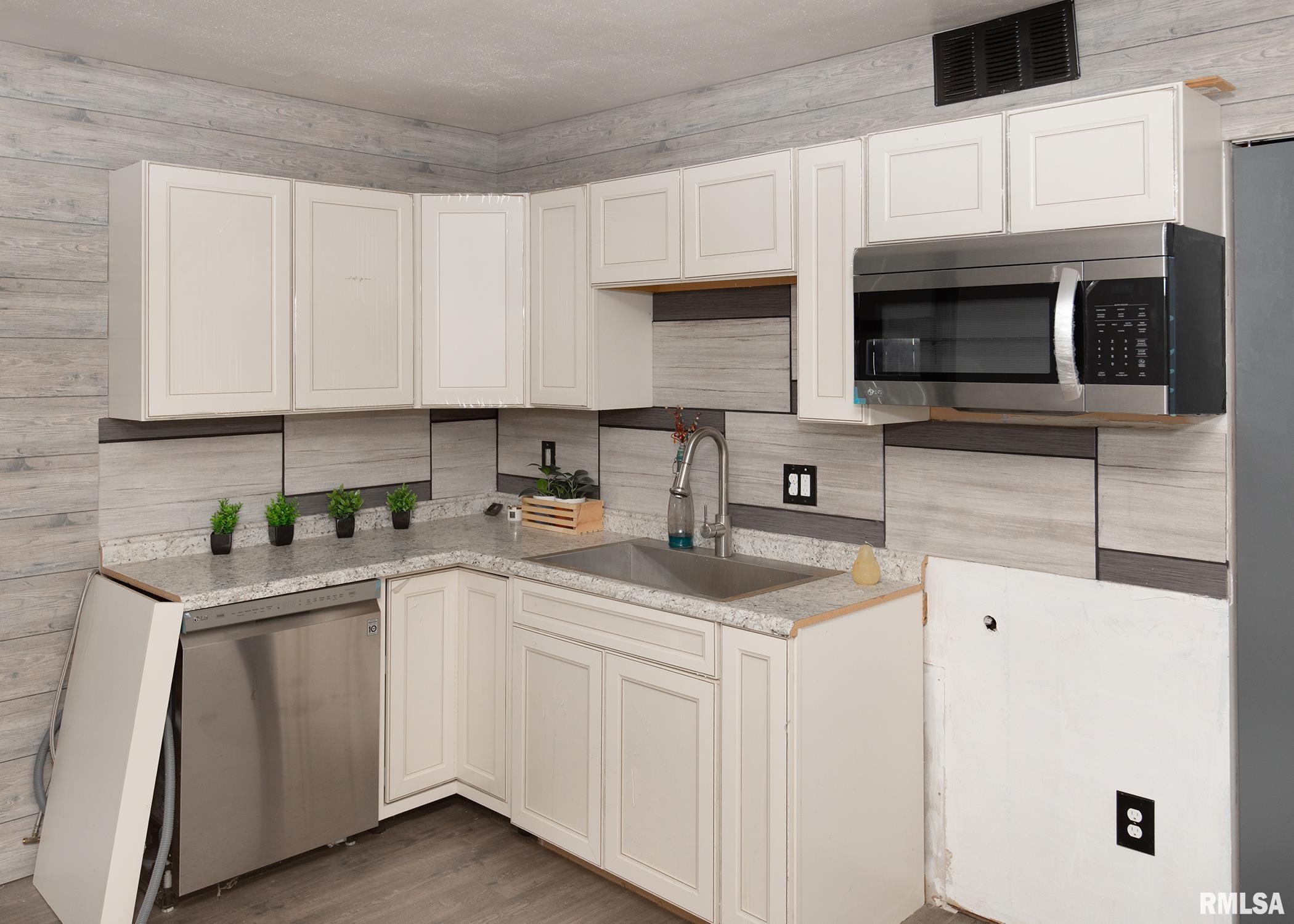 444 6th Street East Milan, IL 61264 - Photo 7 of 26