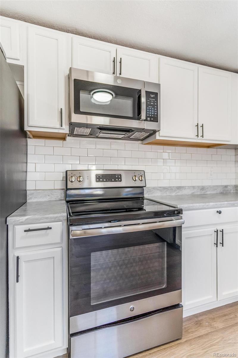 350 South Elbert Street Elizabeth, CO 80107 - Photo 17 of 22 a stove top oven sitting inside of a kitchen