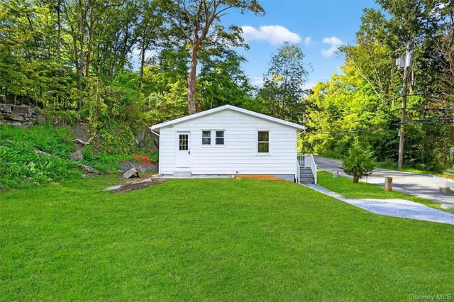 $3,000 | 2091 Maple Avenue, Cortlandt Manor, NY 10567