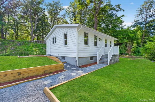 $3,000 | 2091 Maple Avenue, Cortlandt Manor, NY 10567