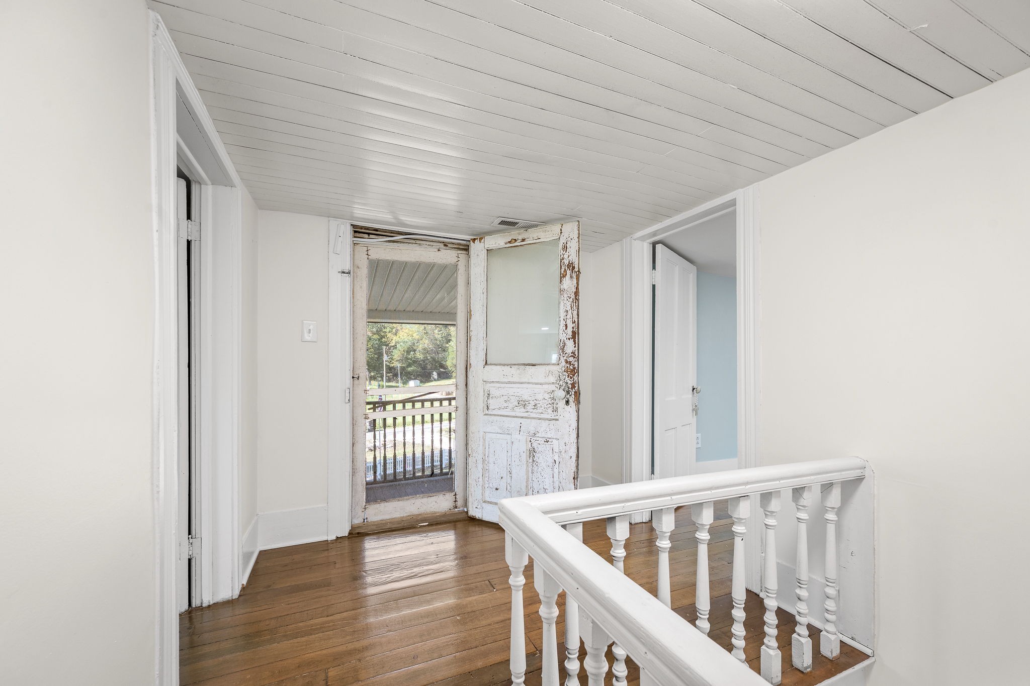 2180 Polly Adams Road Petersburg, TN 37144 - Photo 28 of 57 a view of entryway with wooden floor