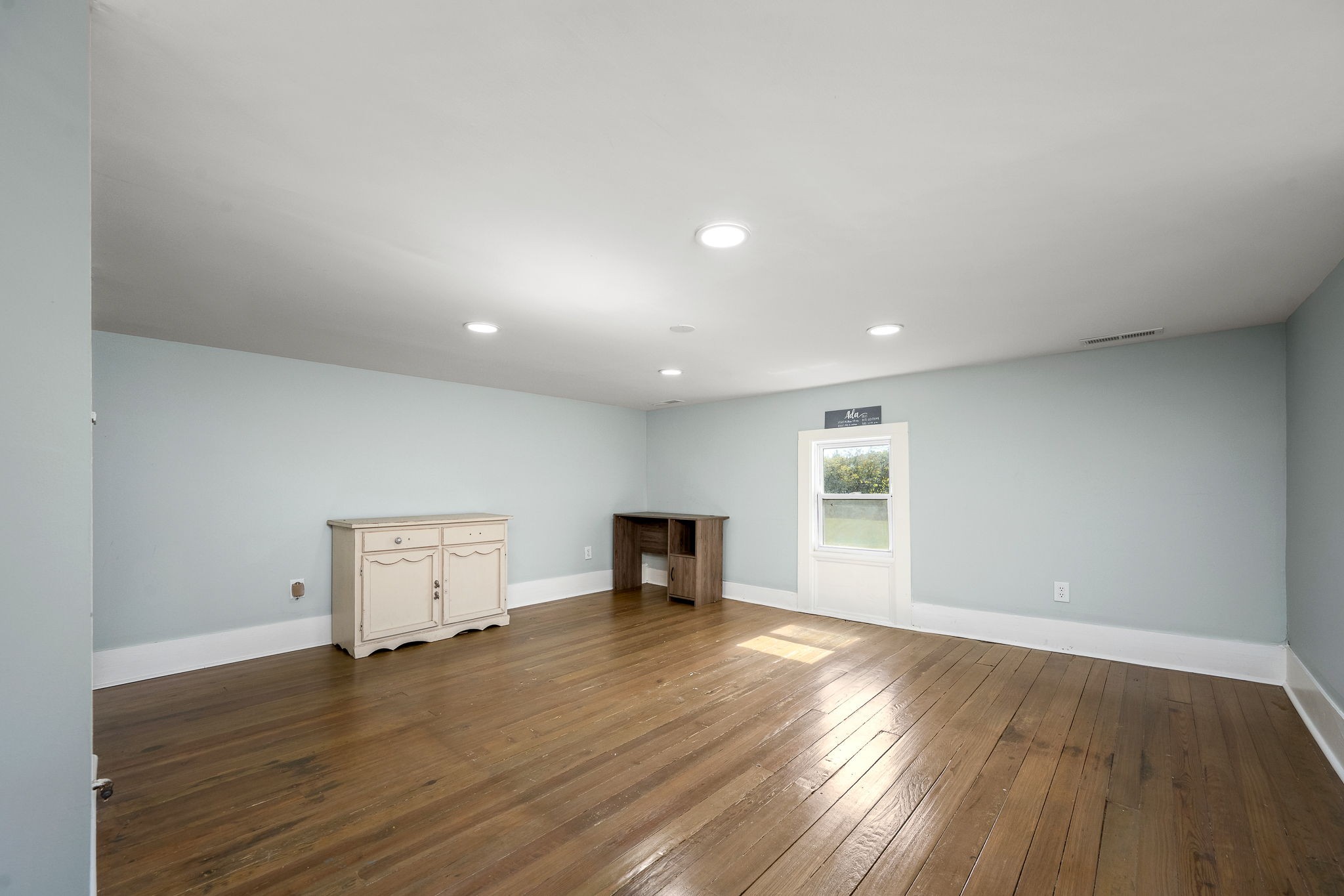 2180 Polly Adams Road Petersburg, TN 37144 - Photo 29 of 57 a view of room and wooden floor