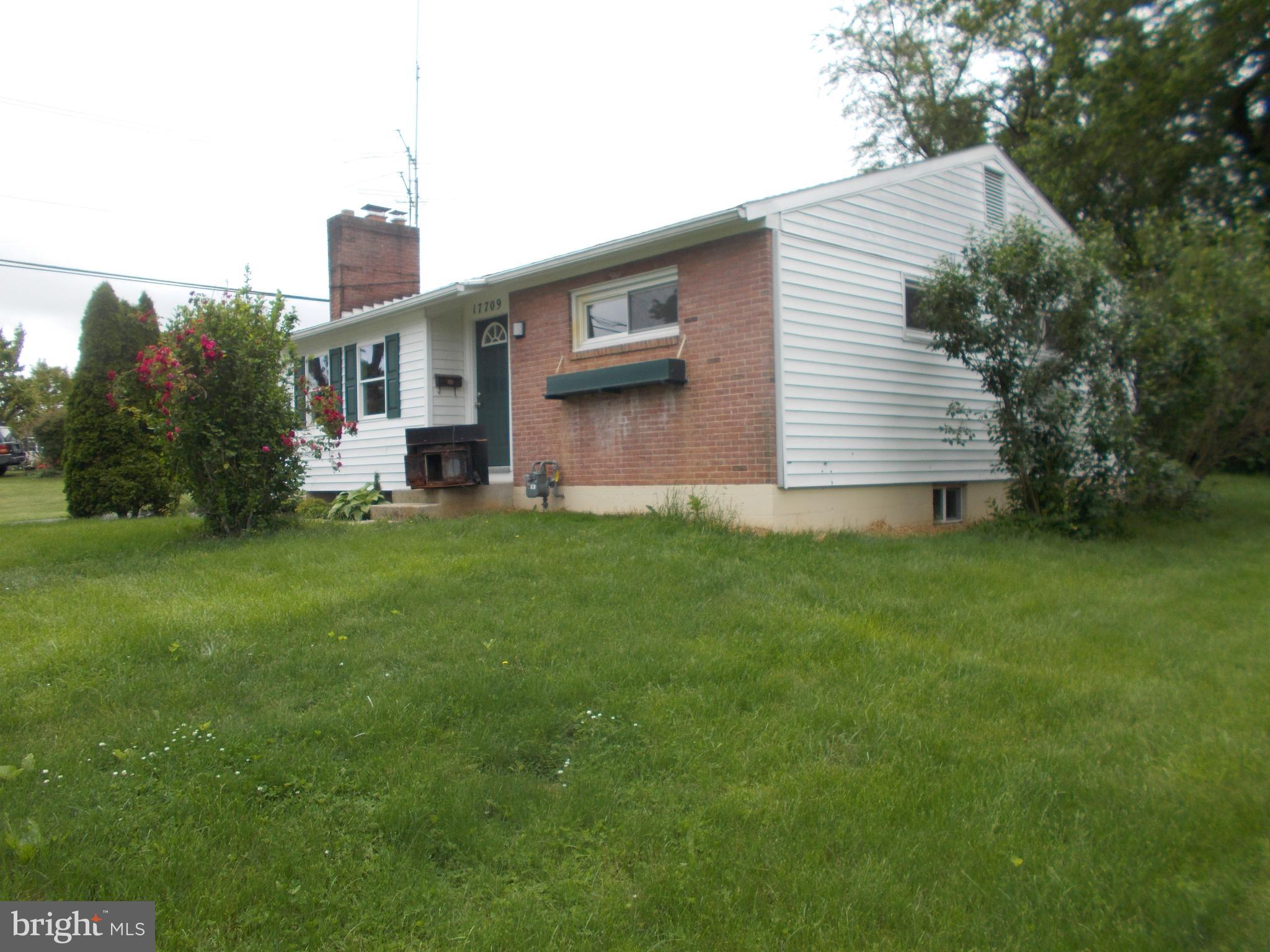 17709 Winterberry Road Hagerstown, MD 21740 - Photo 5 of 17 Front and right side