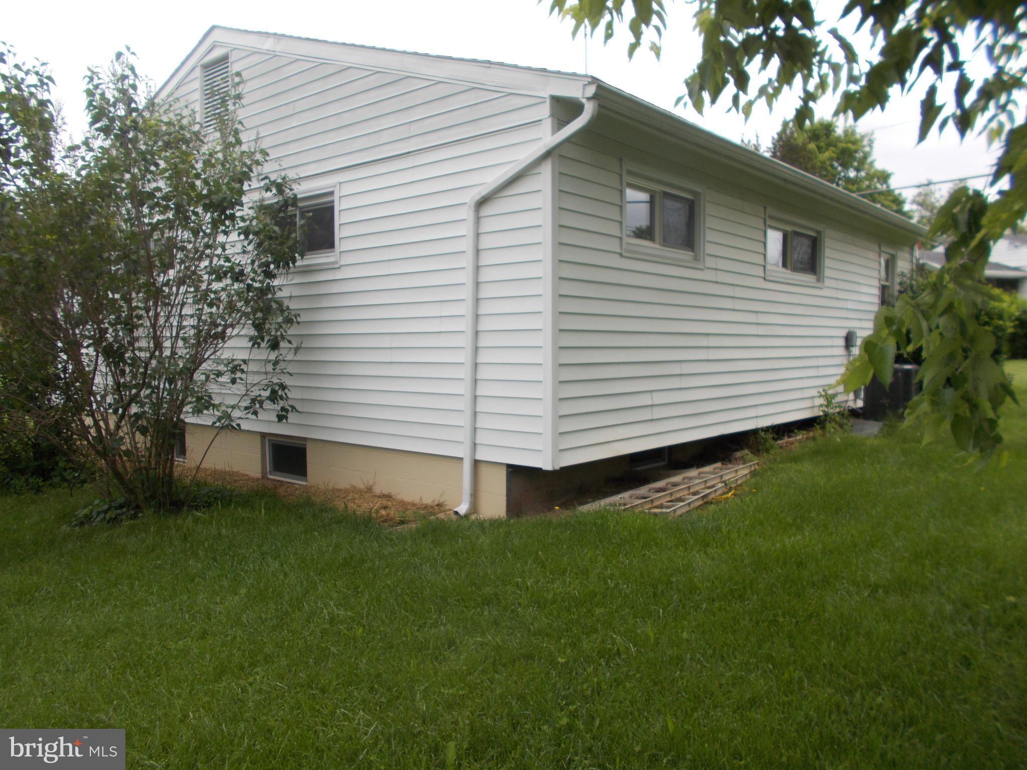 17709 Winterberry Road Hagerstown, MD 21740 - Photo 6 of 17 Right side and back of house