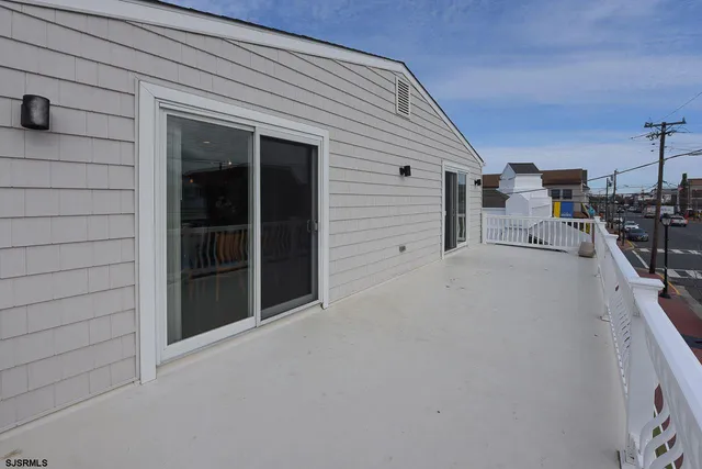 a view of livingroom with seating space
