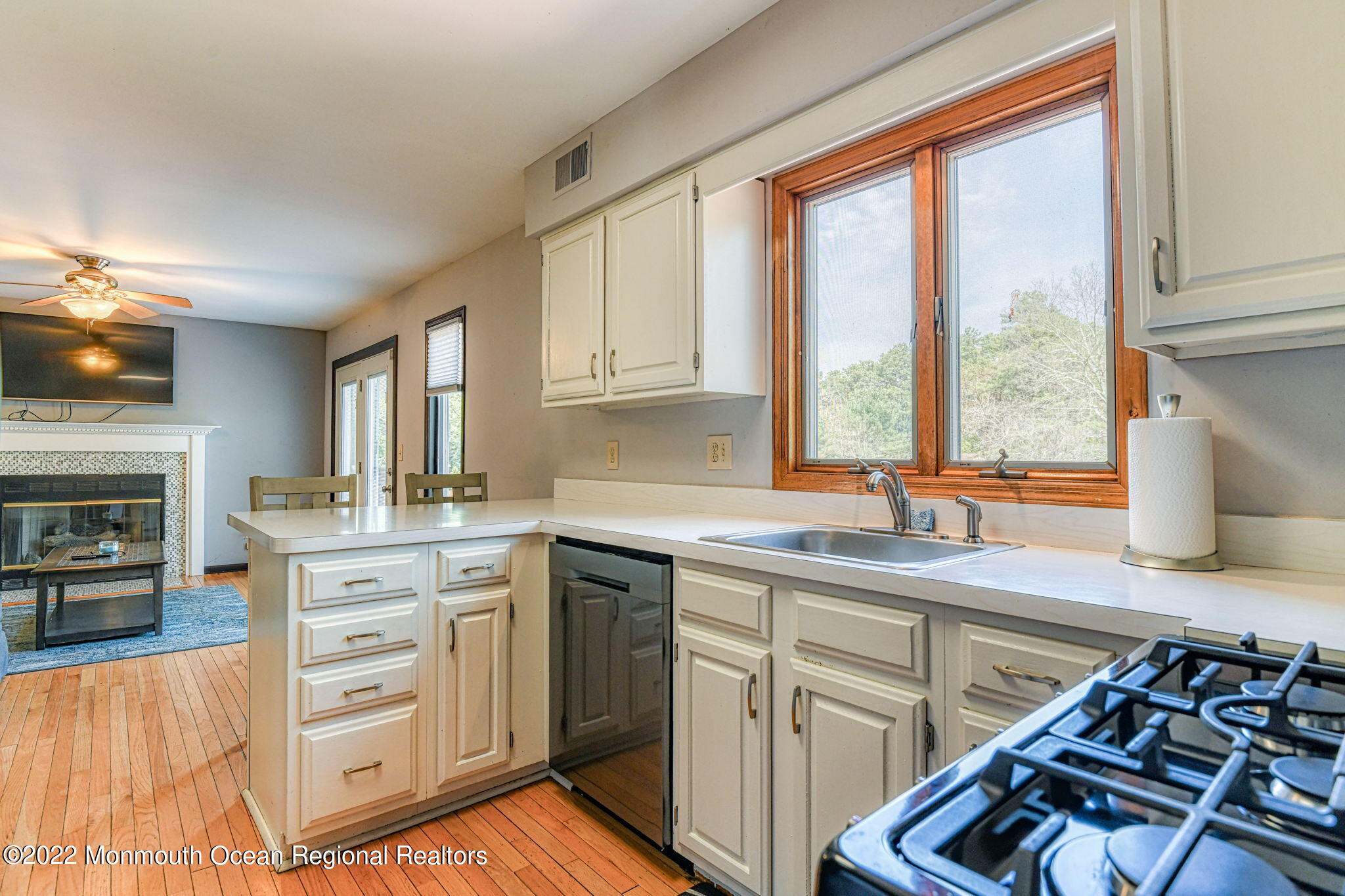 107 Frank Applegate Road Jackson, NJ 08527 - Photo 12 of 26 kitchen