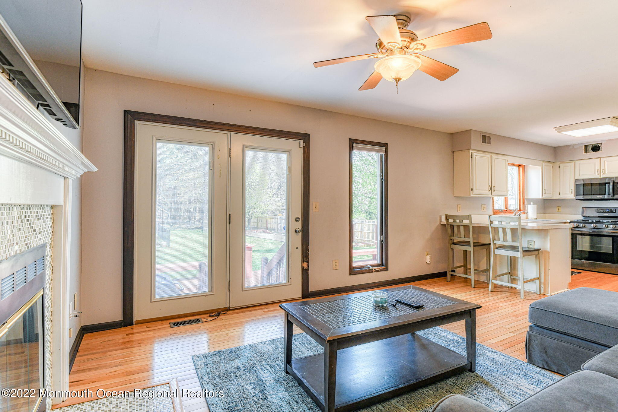 107 Frank Applegate Road Jackson, NJ 08527 - Photo 15 of 26 living room