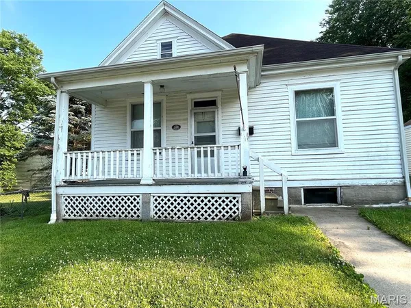 $825 | 220 East Center Street, Lebanon, IL 62254