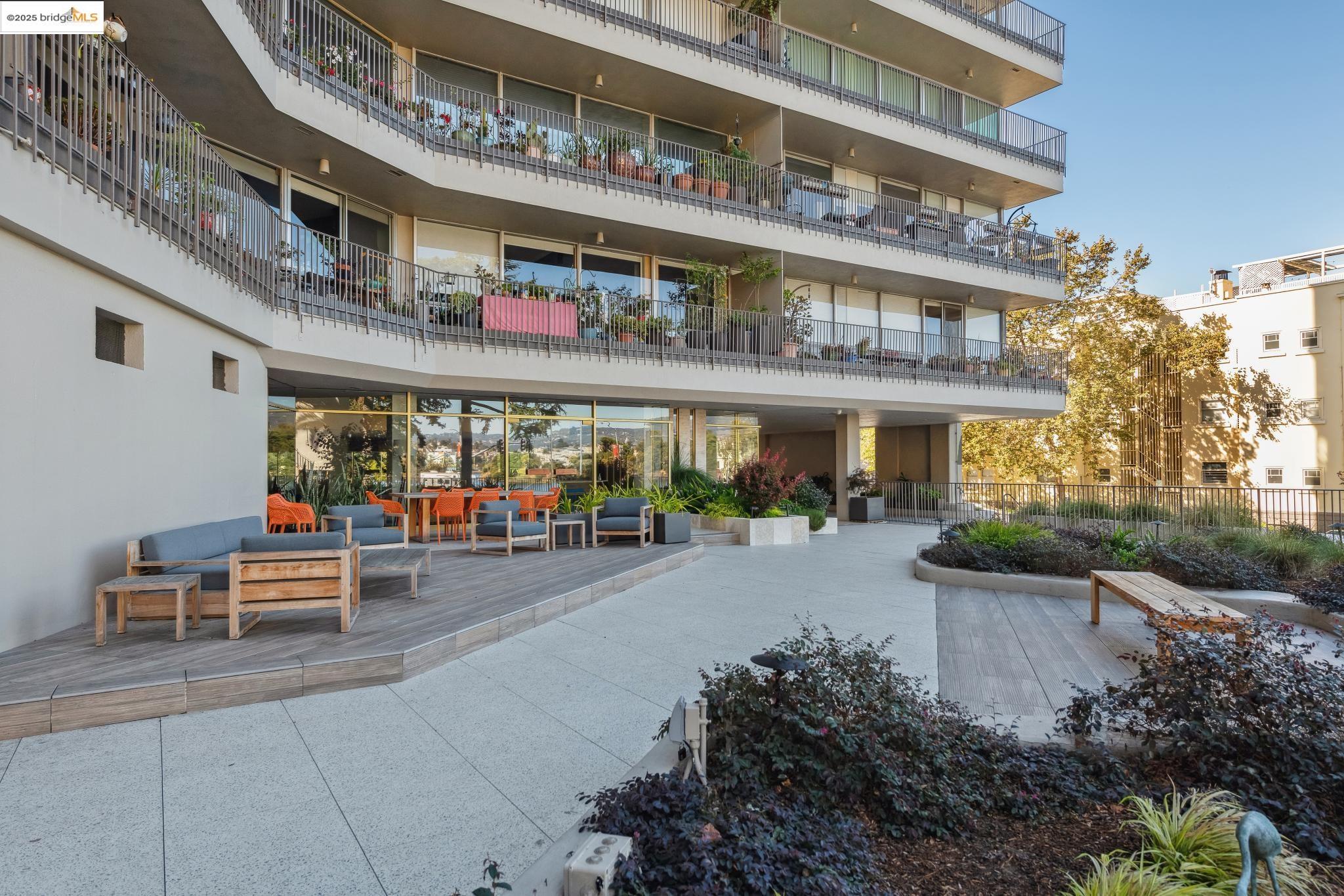 177 19th Street, Unit 5A Oakland, CA 94612 - Photo 45 of 49 a view of a building with sitting area