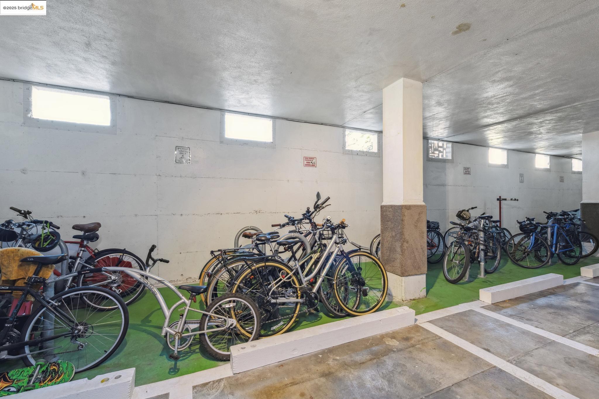 177 19th Street, Unit 5A Oakland, CA 94612 - Photo 48 of 49 a view of a yard with bicycles