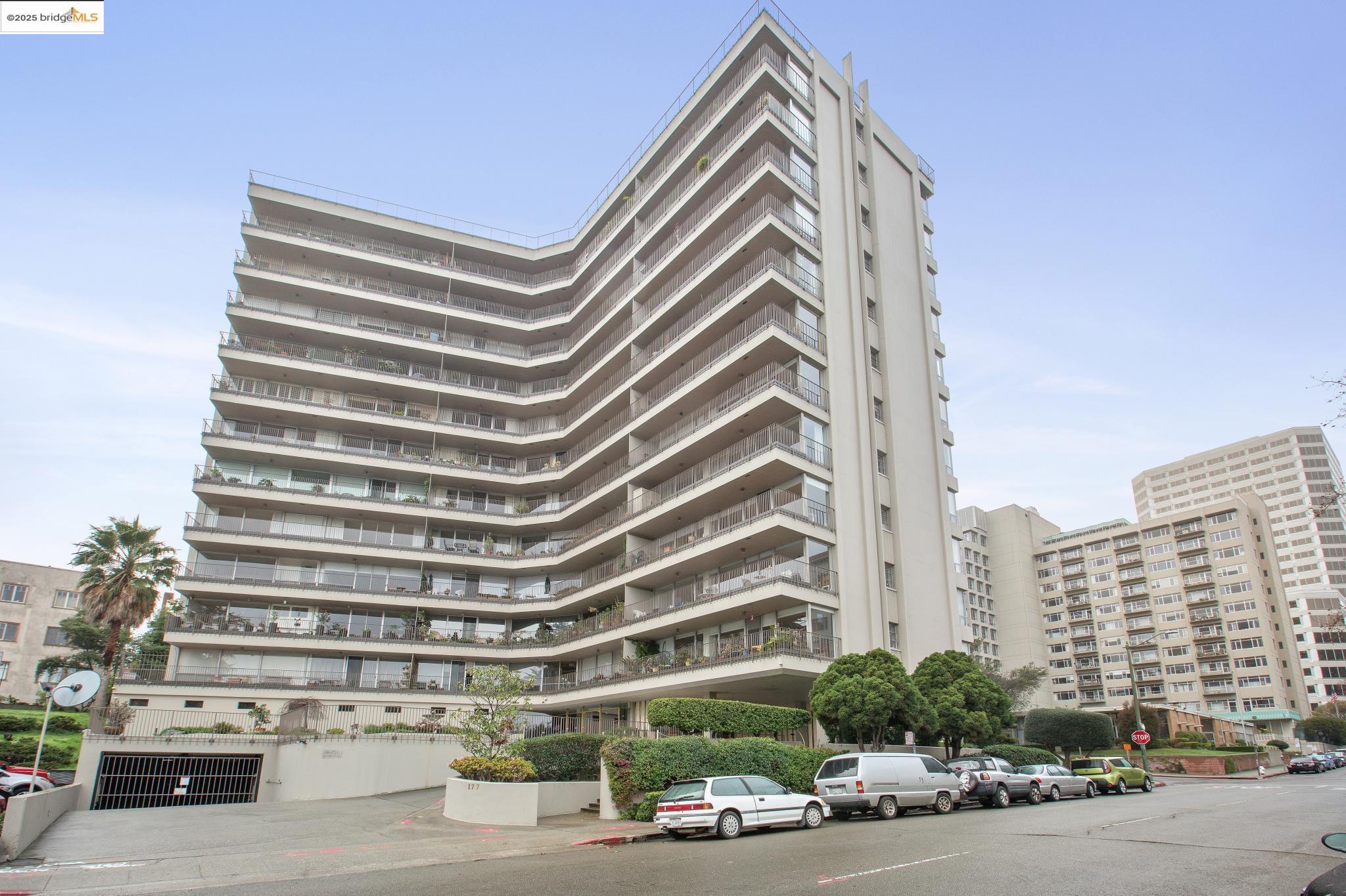 177 19th Street, Unit 5A Oakland, CA 94612 - Photo 49 of 49 a front view of a building with street view