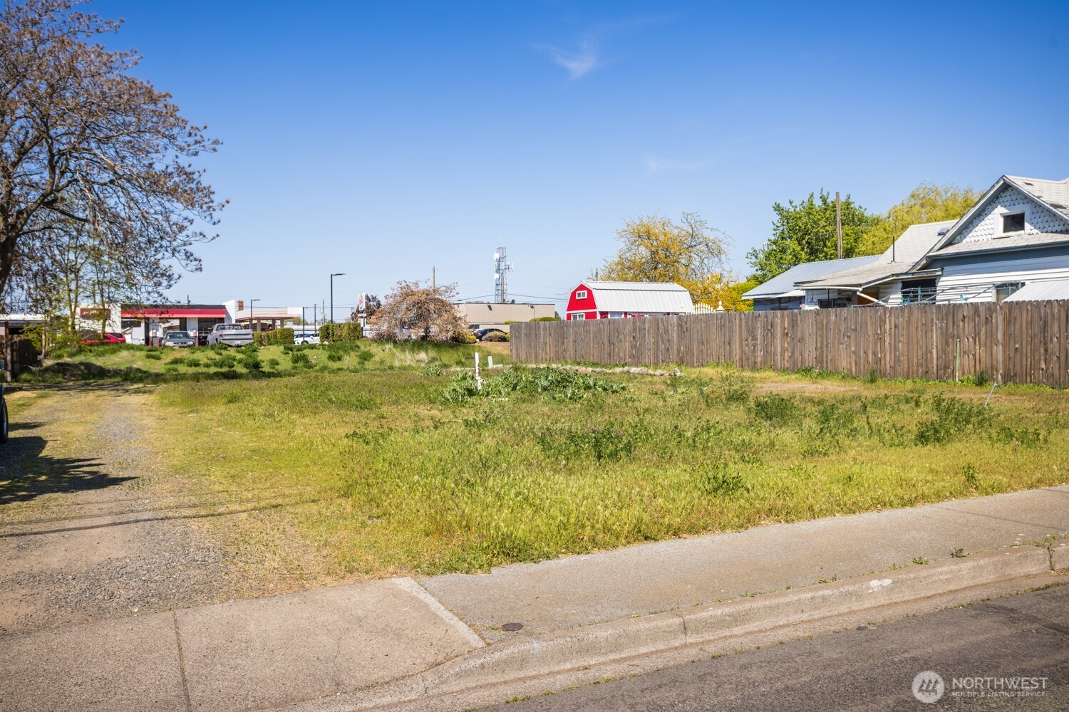 1735 Evergreen Street Walla Walla, WA 99362 - Photo 4 of 6 a view of a terrace with a lake view