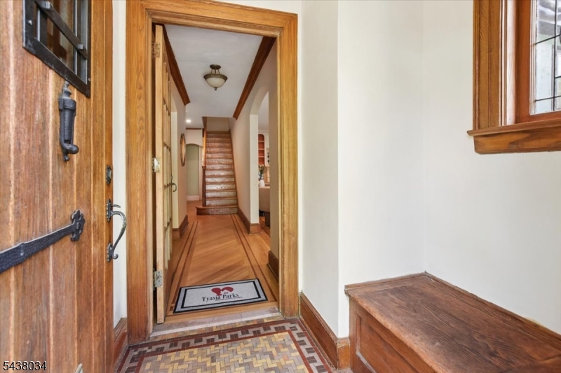 18 Burroughs Way Maplewood, NJ 07040 - Photo 3 of 42