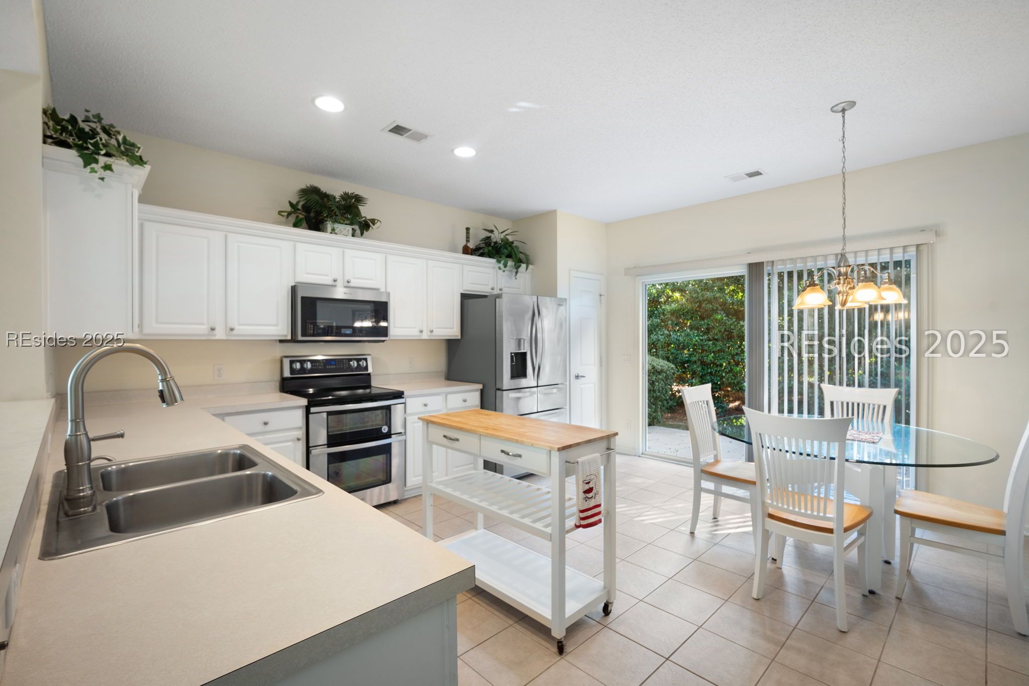 39 Nesting Lane Bluffton, SC 29909 - Photo 11 of 32 Kitchen with plenty of cabinets and counter space