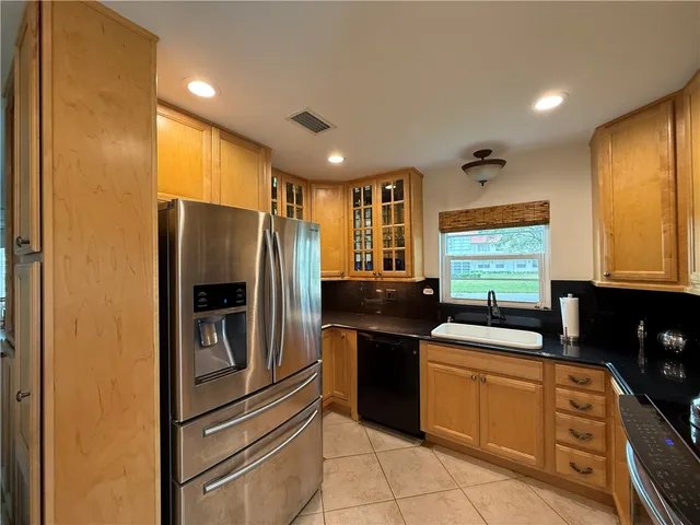 $1,900 | 18 Vista Palm Lane, Unit 101, Vero Beach, FL 32962