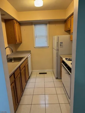 $1,975 | 221 Rose Street, Newark, NJ 07108