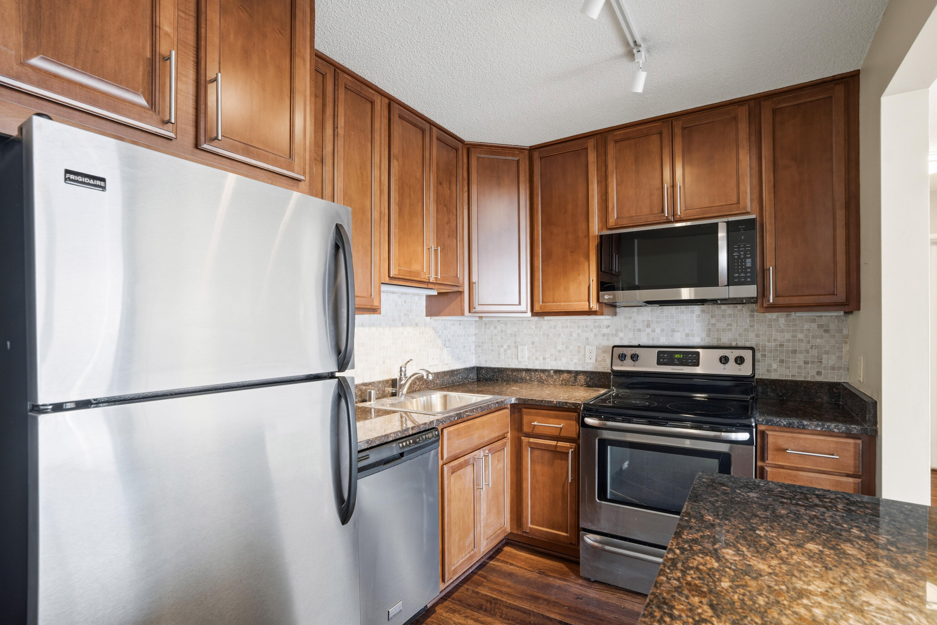 1660 North Prospect Avenue, Unit 2002 Milwaukee, WI 53202 - Photo 16 of 35 Kitchen