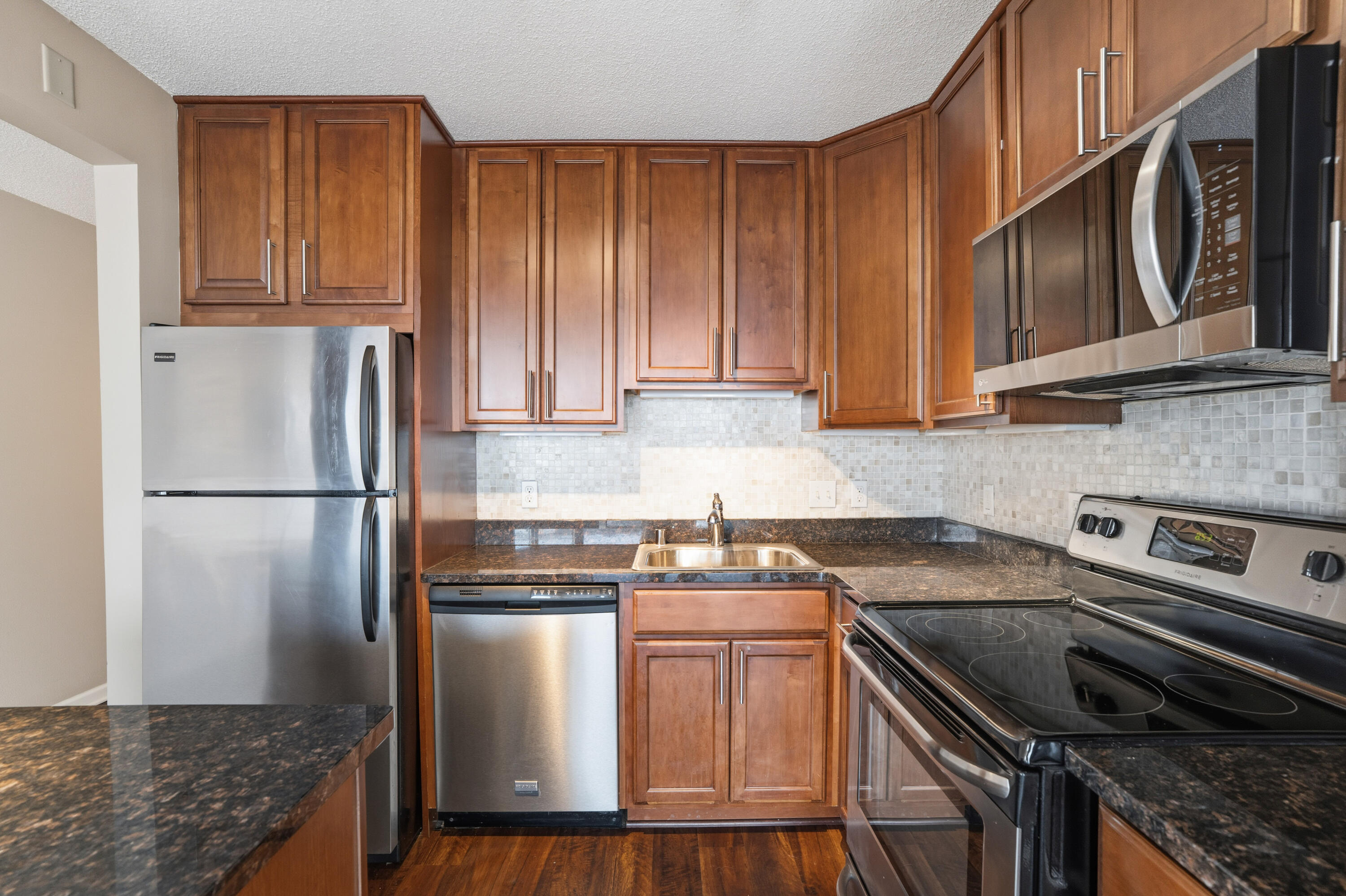 1660 North Prospect Avenue, Unit 2002 Milwaukee, WI 53202 - Photo 17 of 35 Kitchen