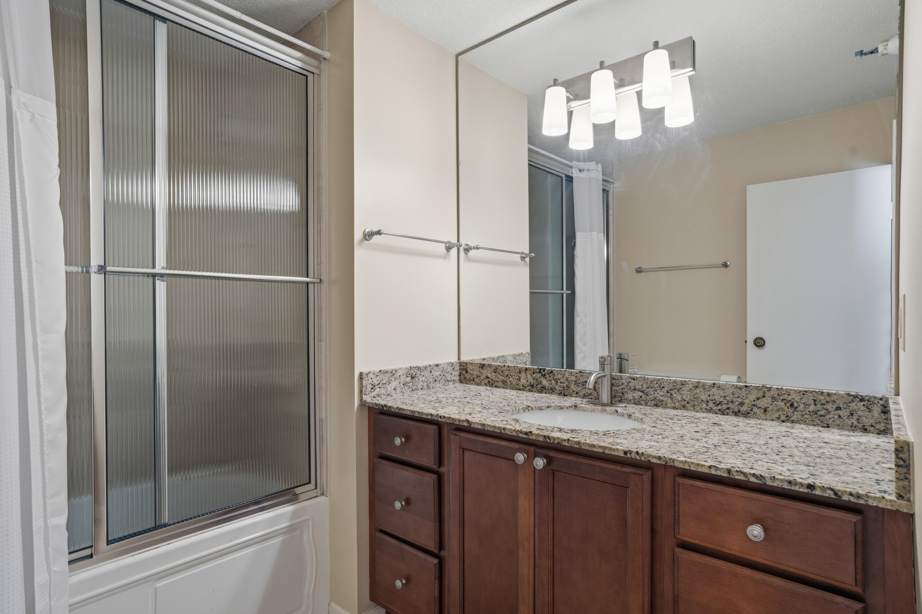 1660 North Prospect Avenue, Unit 2002 Milwaukee, WI 53202 - Photo 22 of 35 Full Bath 1