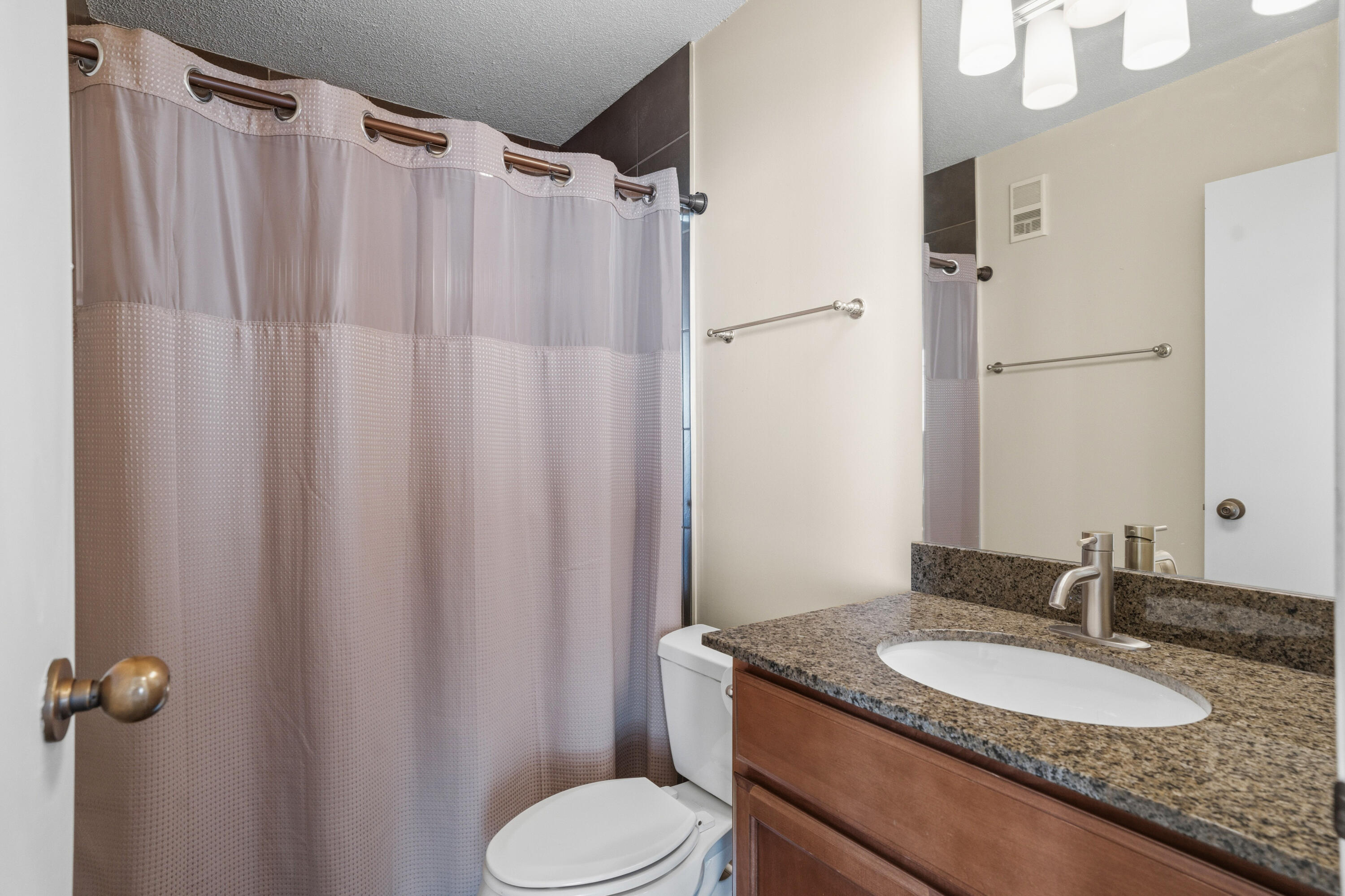 1660 North Prospect Avenue, Unit 2002 Milwaukee, WI 53202 - Photo 27 of 35 2nd Full Bathroom