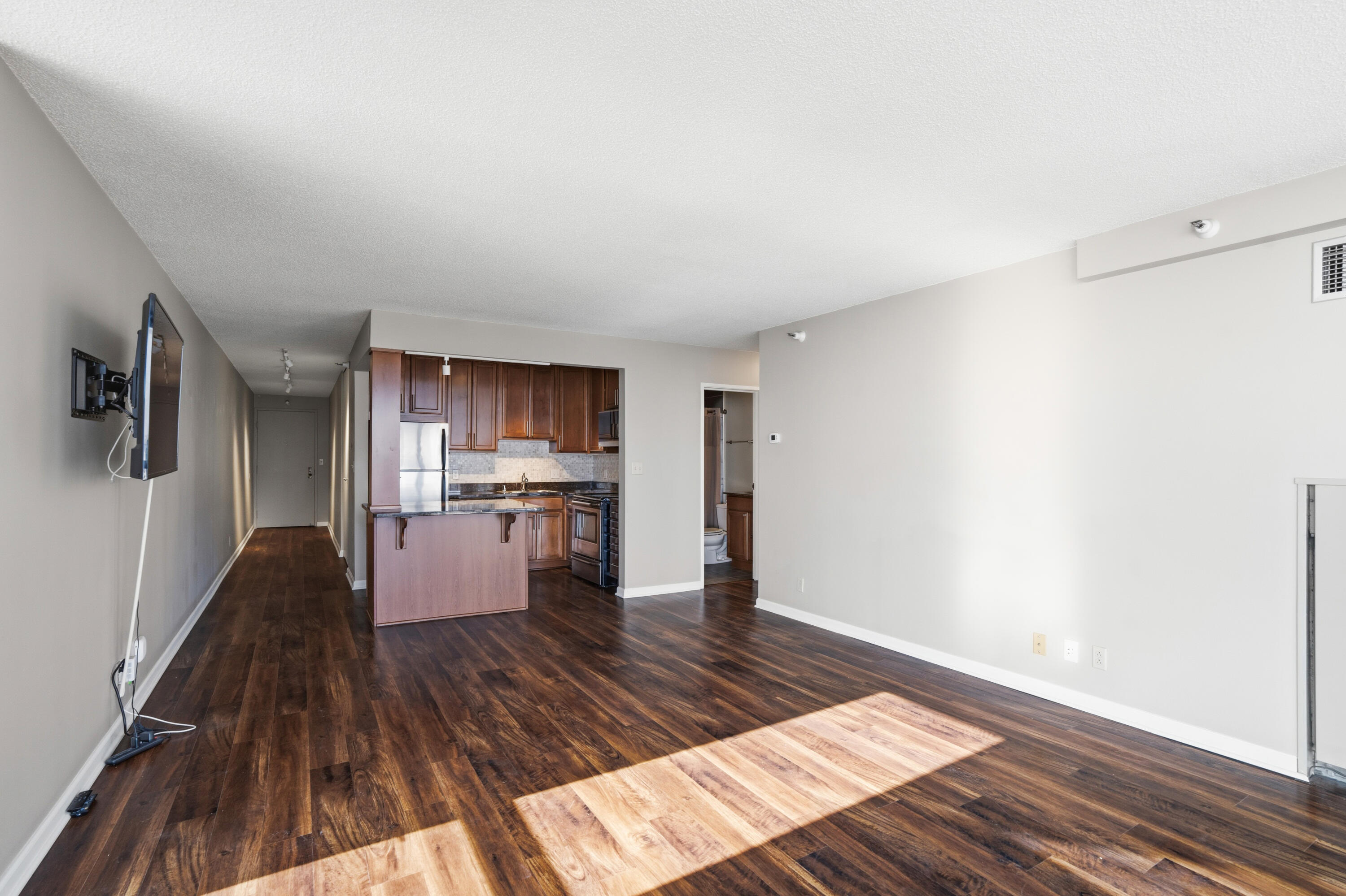 1660 North Prospect Avenue, Unit 2002 Milwaukee, WI 53202 - Photo 34 of 35 DSC09542